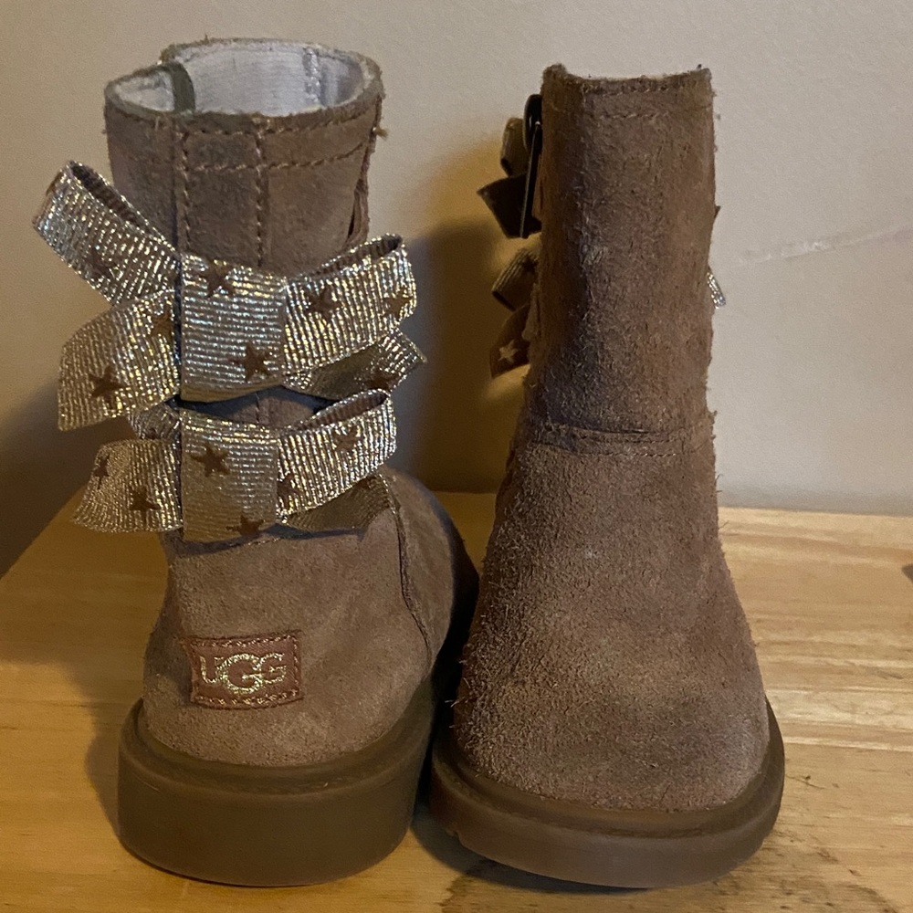 UGG Bailey Boots Sparkling Bows Girls size 8